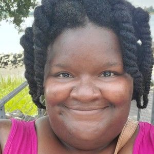 Meet your Posher, Leona